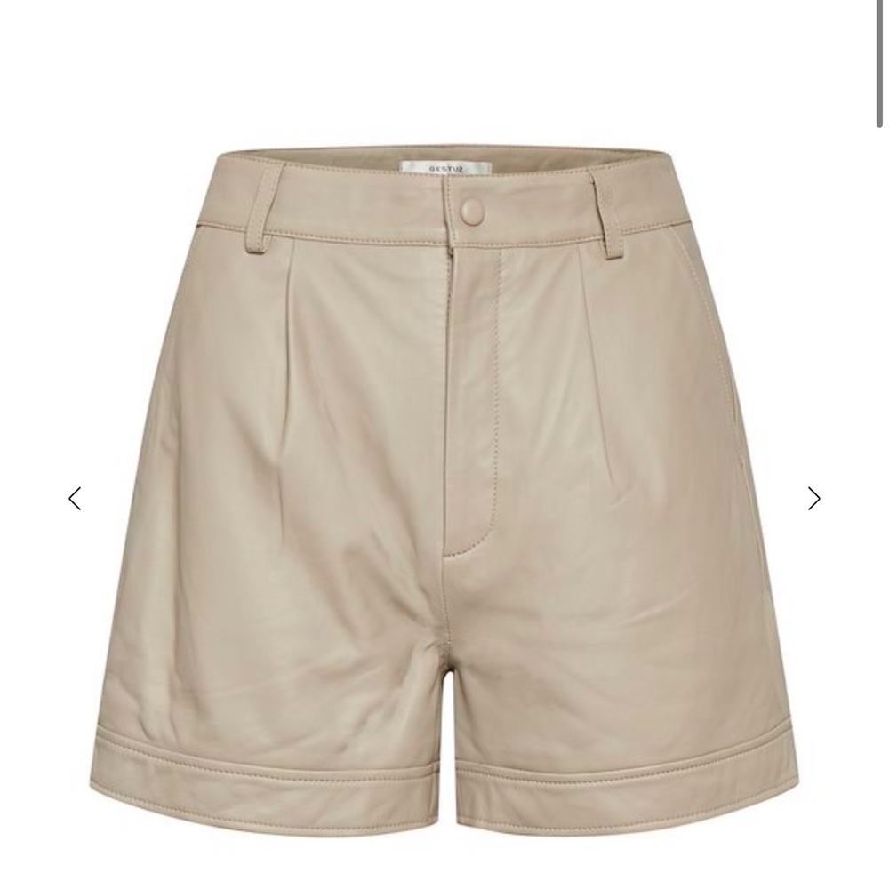 Gestuz: NIOAGZ LEATHER SHORTS in size 40. This is an 8-10 in US sizing.